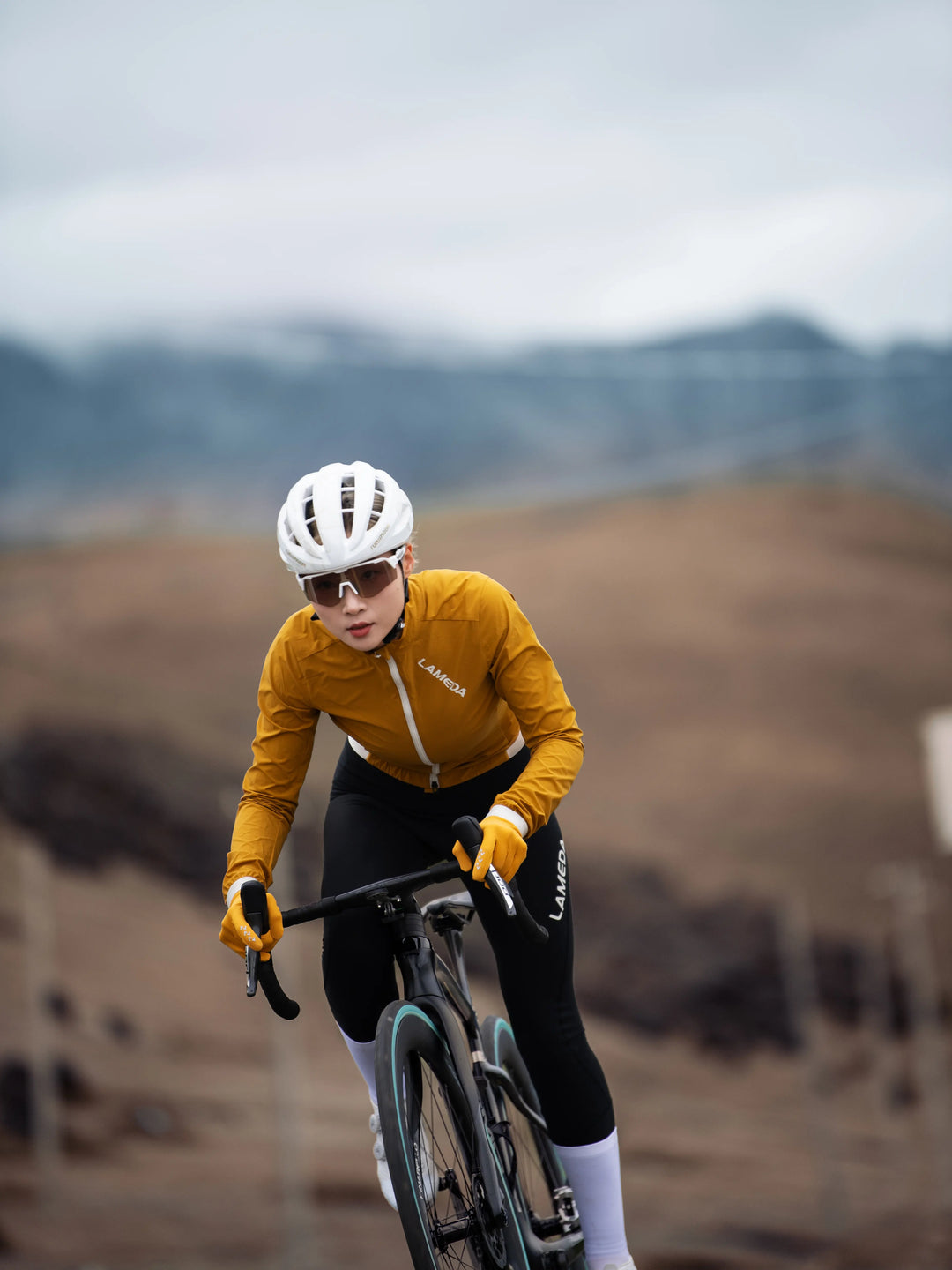 Freeze Women's Windbreaker - Yellow